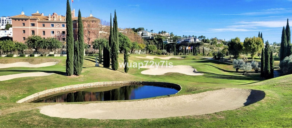 Te koop Middle Floor Apartment Costa Del Sol Los Flamingos € 580.000,-