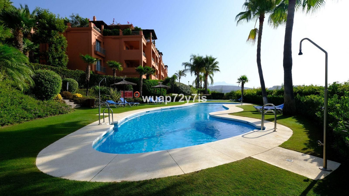 Te koop Middle Floor Apartment Costa Del Sol Los Flamingos € 580.000,-