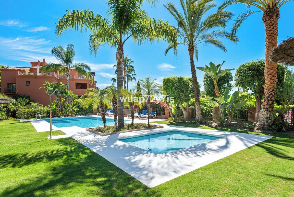 Te koop Middle Floor Apartment Costa Del Sol Los Flamingos € 580.000,-