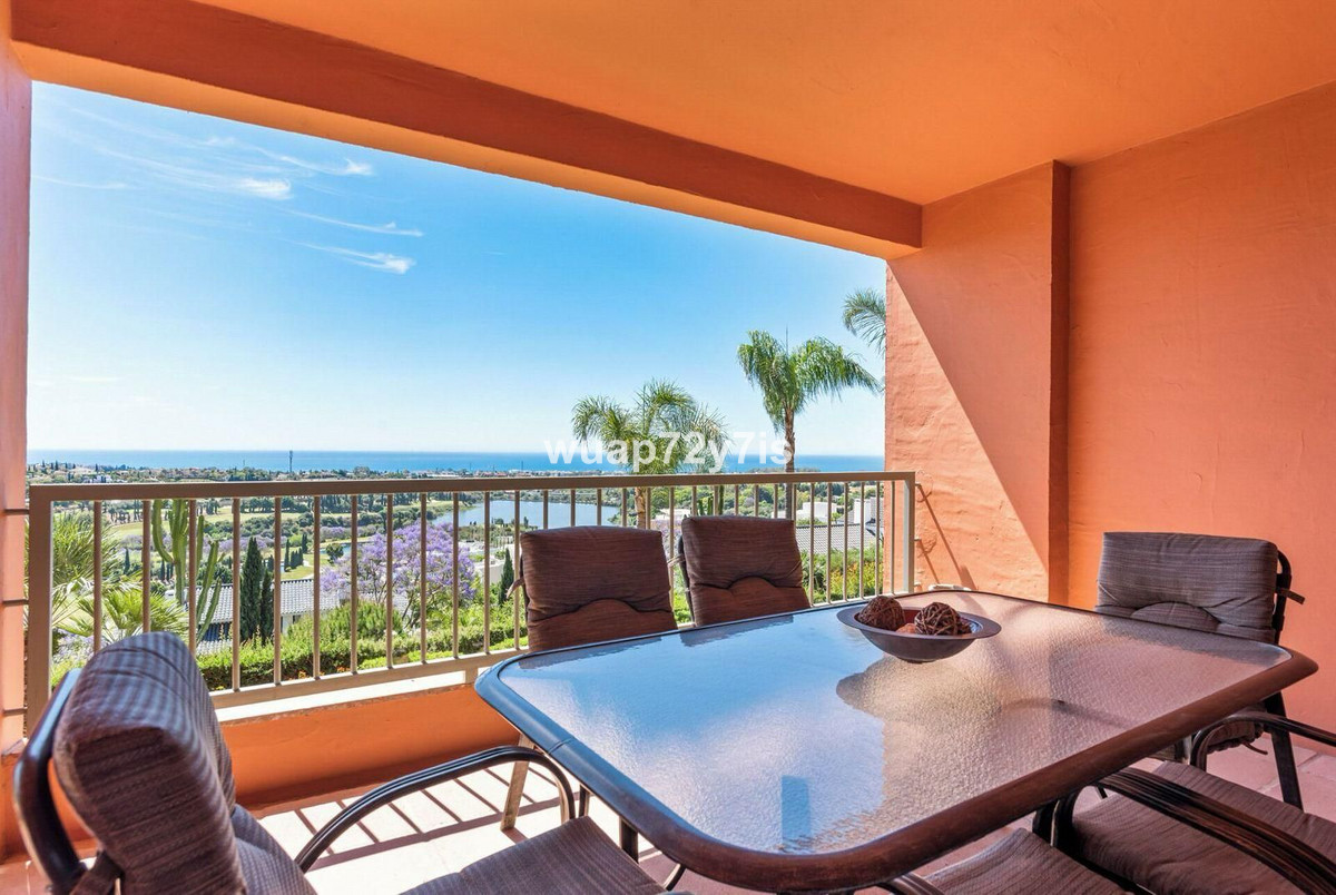 Te koop Middle Floor Apartment Costa Del Sol Los Flamingos € 580.000,-