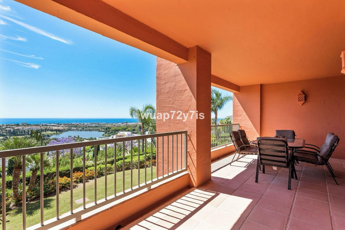 Te koop Middle Floor Apartment Costa Del Sol Los Flamingos € 580.000,-