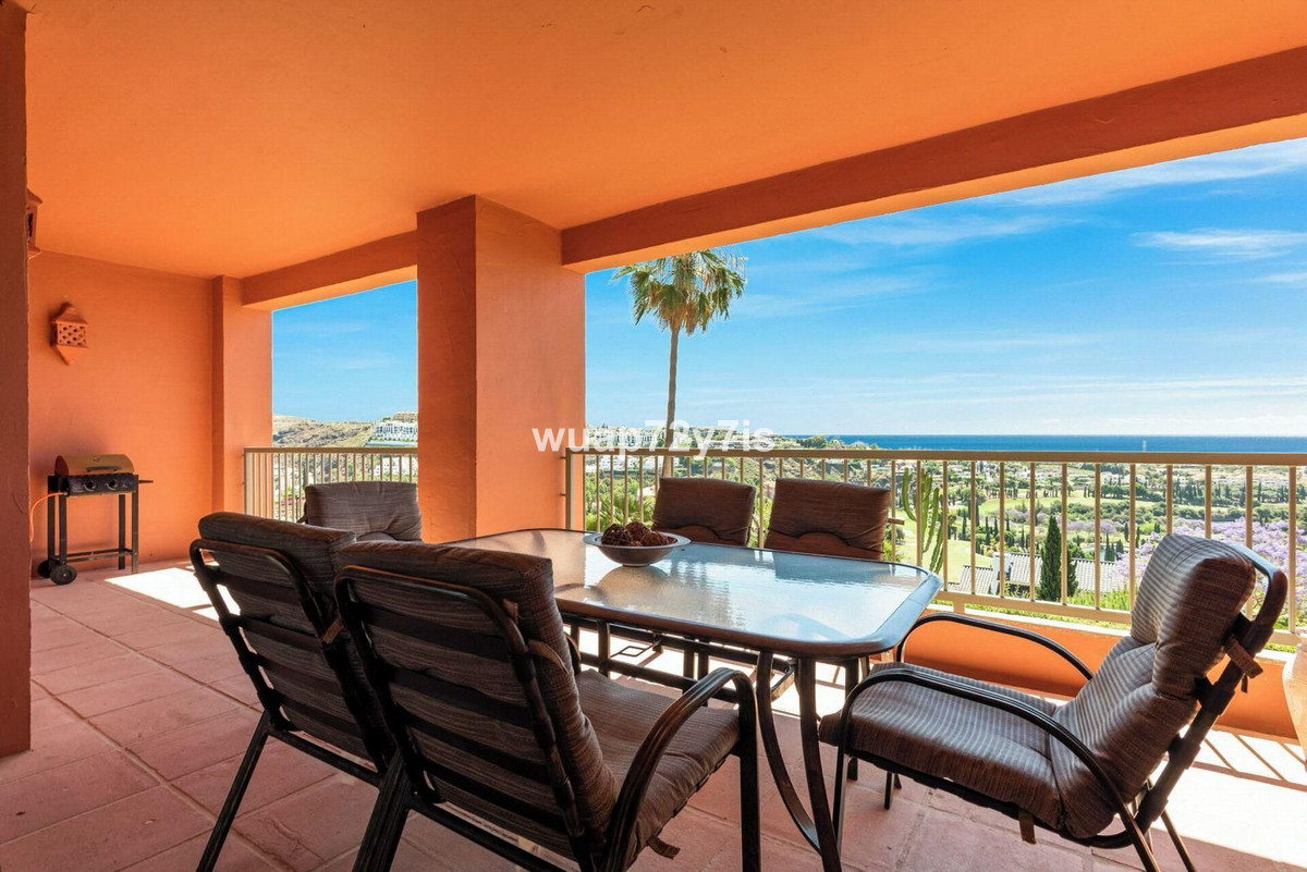 Te koop Middle Floor Apartment Costa Del Sol Los Flamingos € 580.000,-