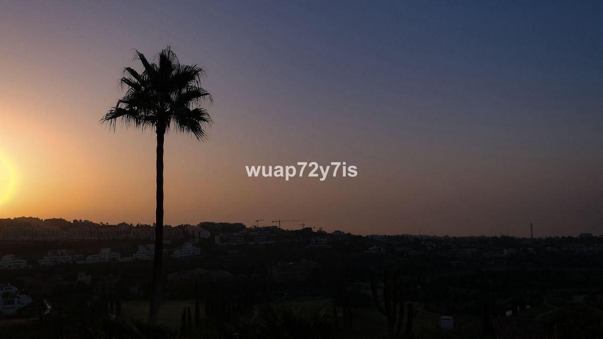Te koop Middle Floor Apartment Costa Del Sol Los Flamingos € 580.000,-