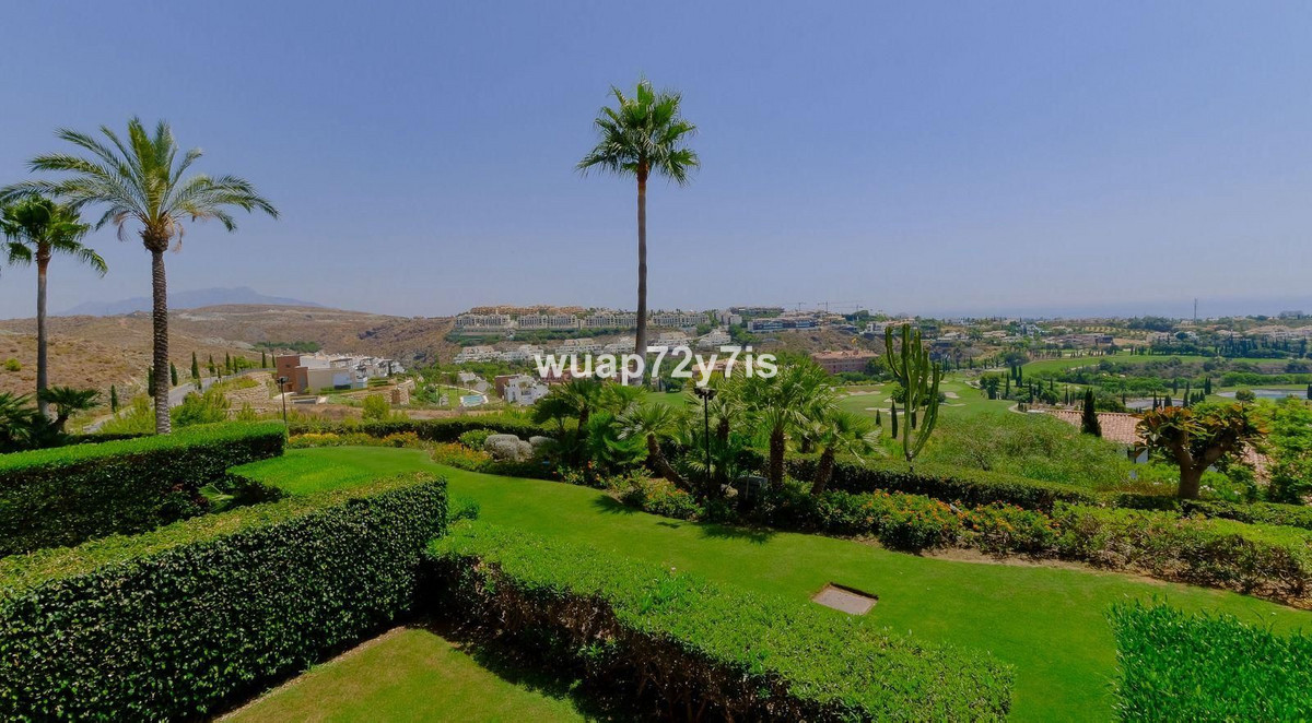 Te koop Middle Floor Apartment Costa Del Sol Los Flamingos € 580.000,-