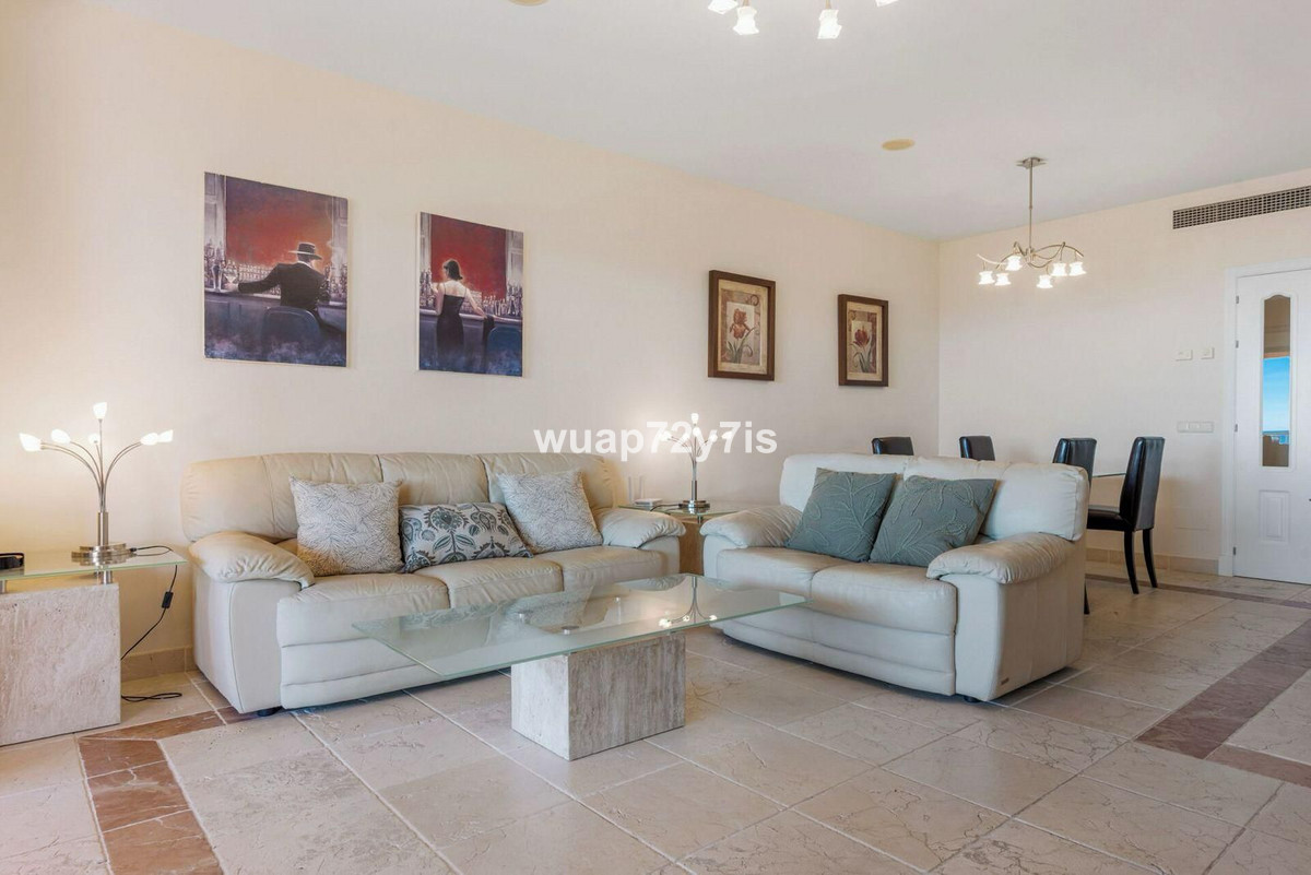 Te koop Middle Floor Apartment Costa Del Sol Los Flamingos € 580.000,-