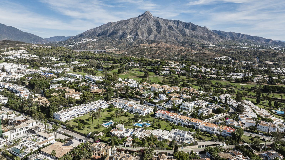 Te koop Herenhuis Costa Del Sol Nueva Andalucía € 1.590.000,-