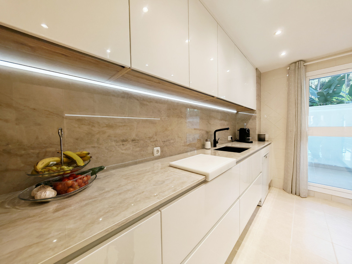 Te koop Middle Floor Apartment Costa Del Sol Marbella € 597.000,-