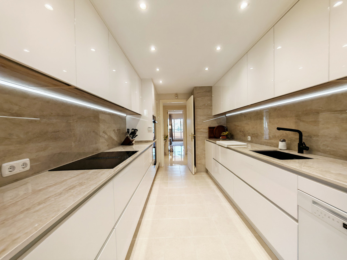 Te koop Middle Floor Apartment Costa Del Sol Marbella € 597.000,-