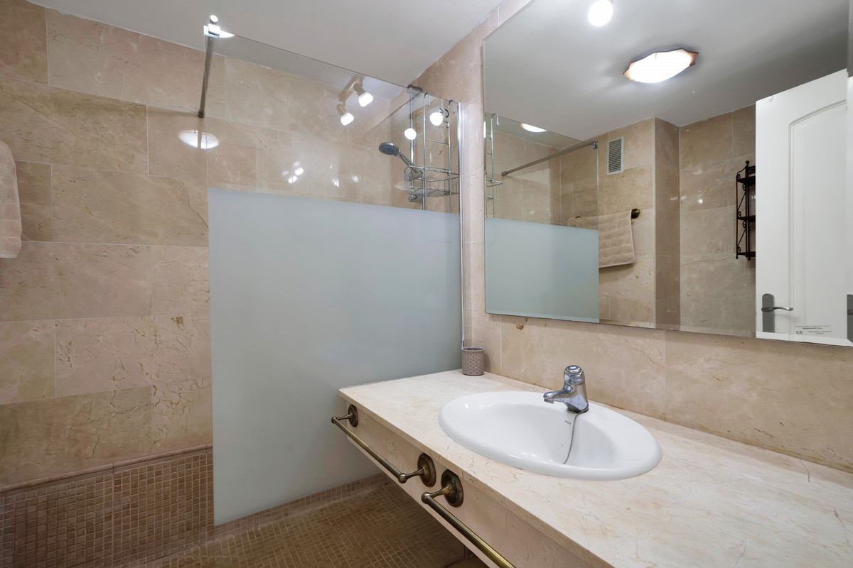 Te koop Middle Floor Apartment Costa Del Sol San Pedro De Alcántara € 629.700,-