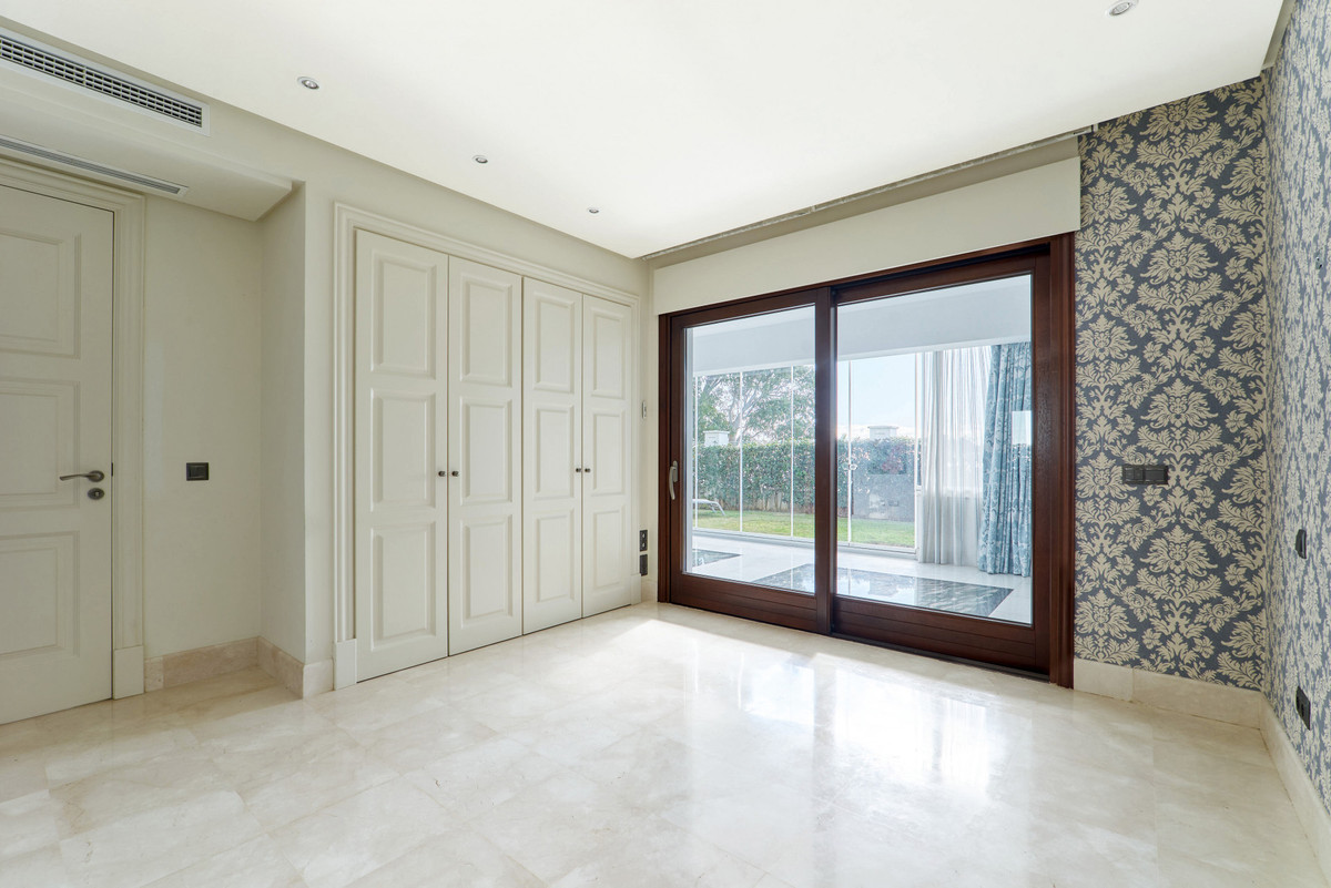 Te koop Gelijkvloers appartement Costa Del Sol Estepona € 2.300.000,-