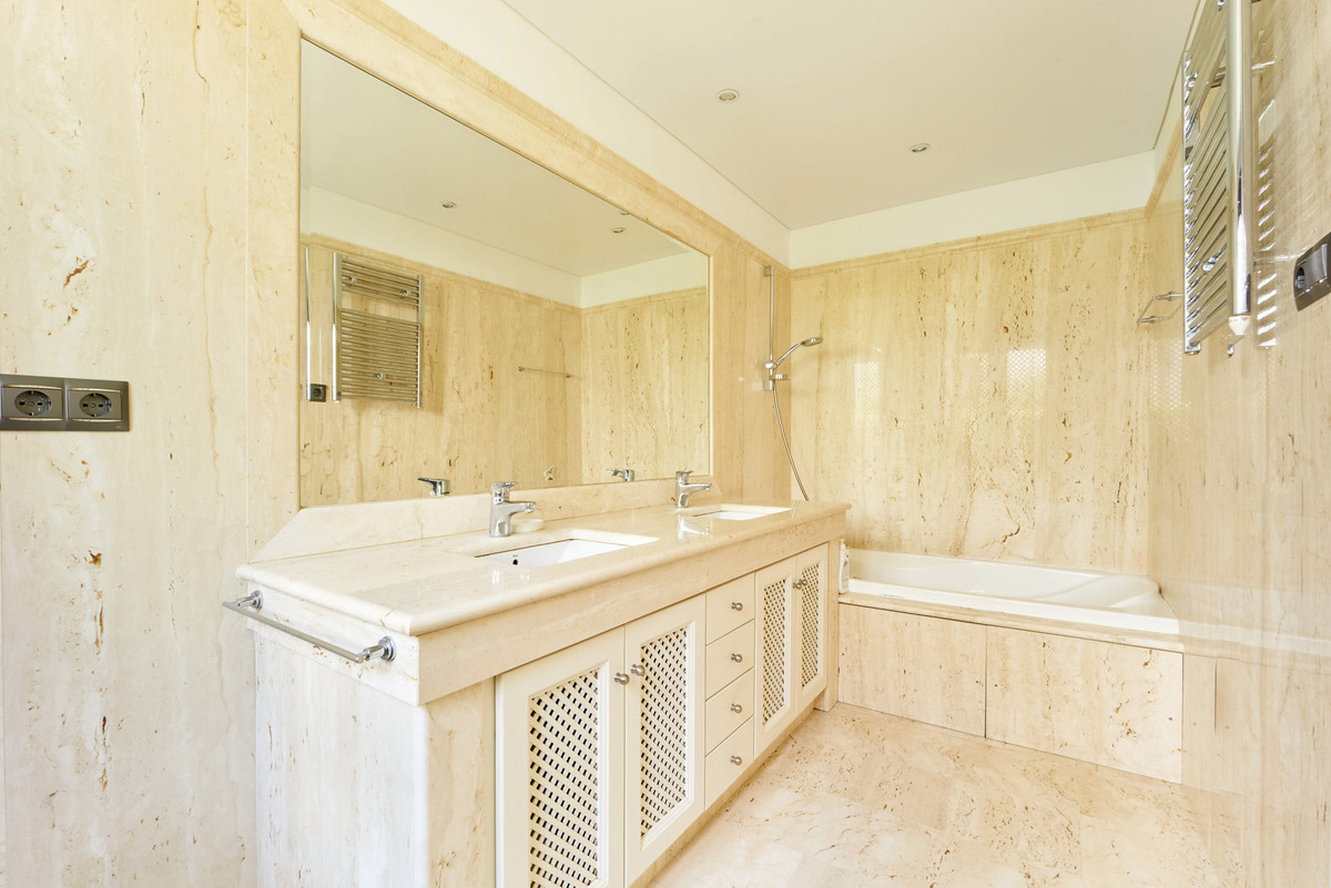 Te koop Gelijkvloers appartement Costa Del Sol Estepona € 2.300.000,-