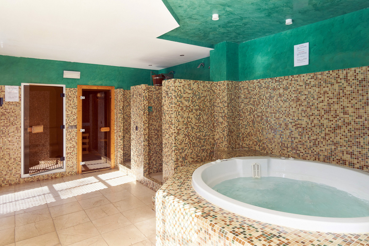 Te koop Gelijkvloers appartement Costa Del Sol Estepona € 2.300.000,-