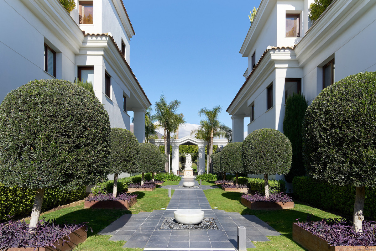 Te koop Gelijkvloers appartement Costa Del Sol Estepona € 2.300.000,-