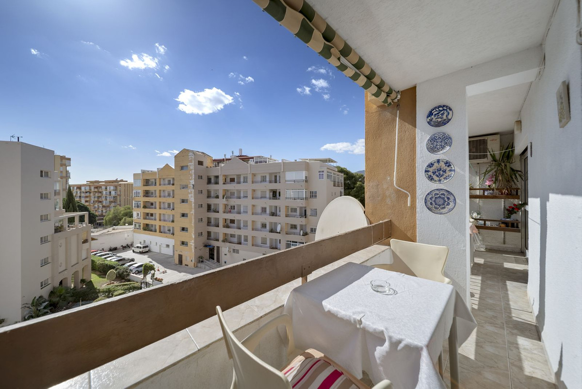Te koop Middle Floor Apartment Costa Del Sol Benalmadena Costa € 255.000,-