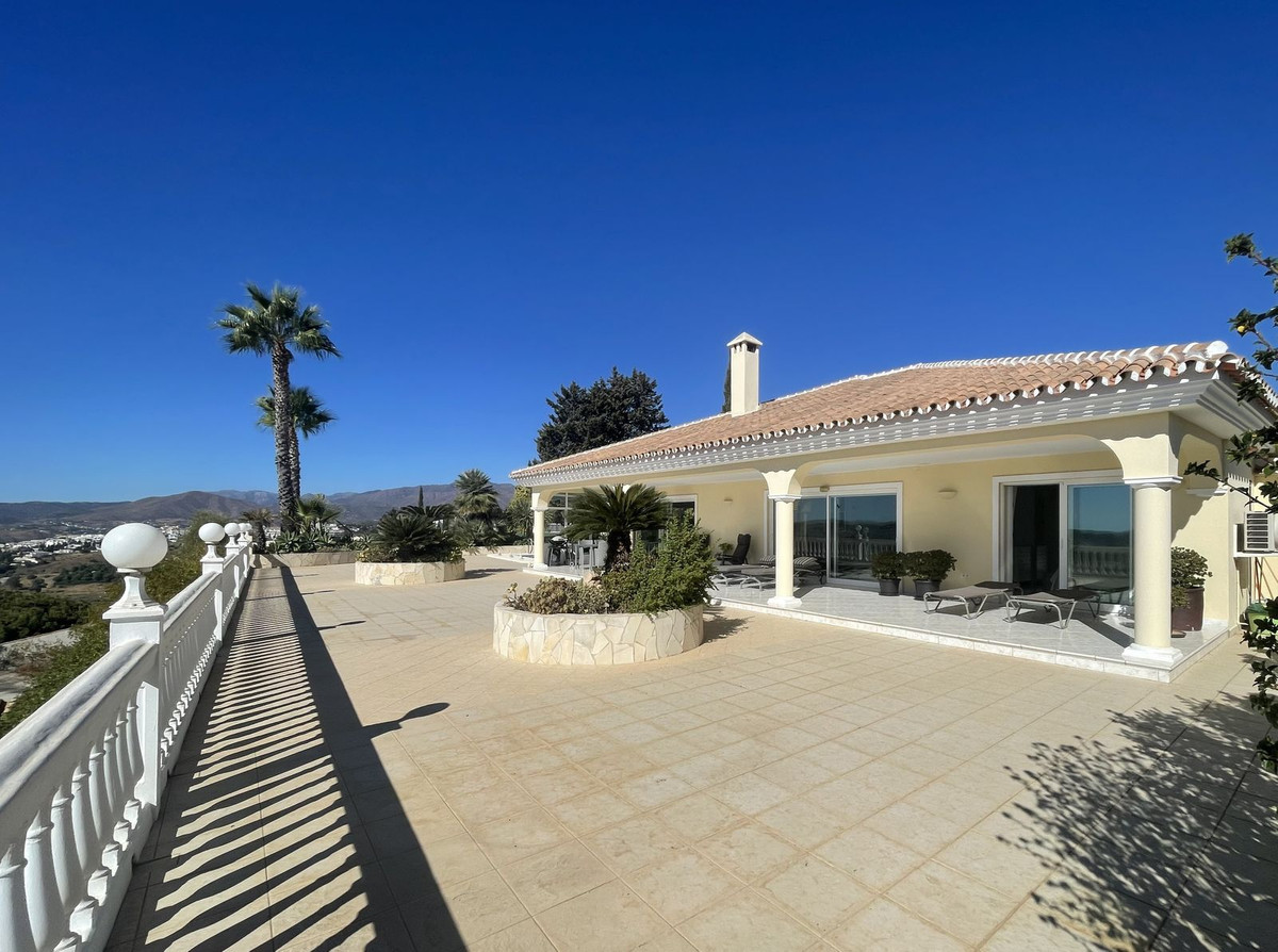 Te koop Vrijstaande Villa Costa Del Sol Sierrezuela € 1.499.000,-