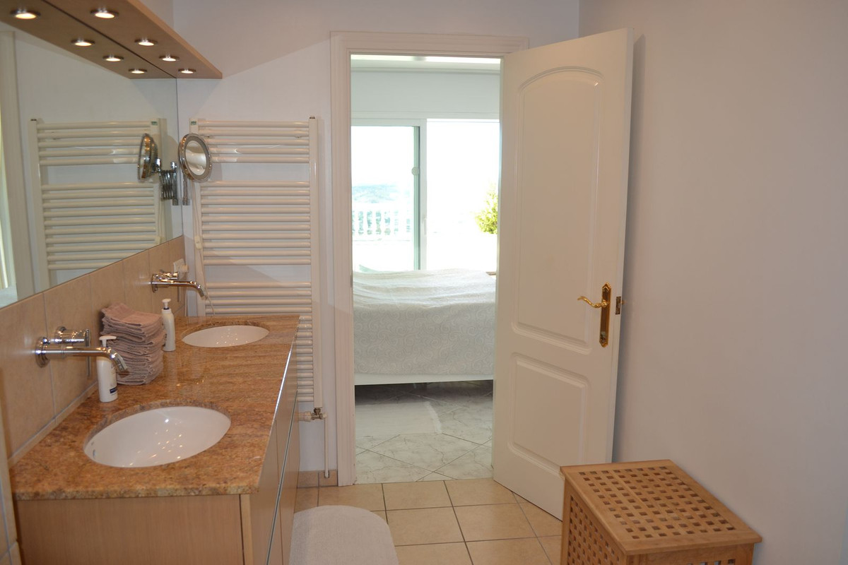 Te koop Vrijstaande Villa Costa Del Sol Sierrezuela € 1.499.000,-