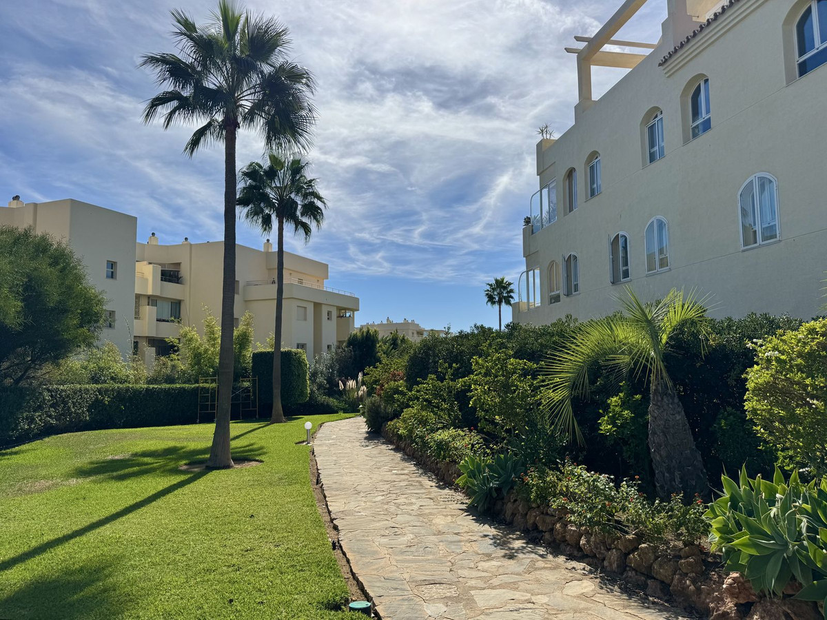 Te koop Middle Floor Apartment Costa Del Sol El Chaparral € 350.000,-