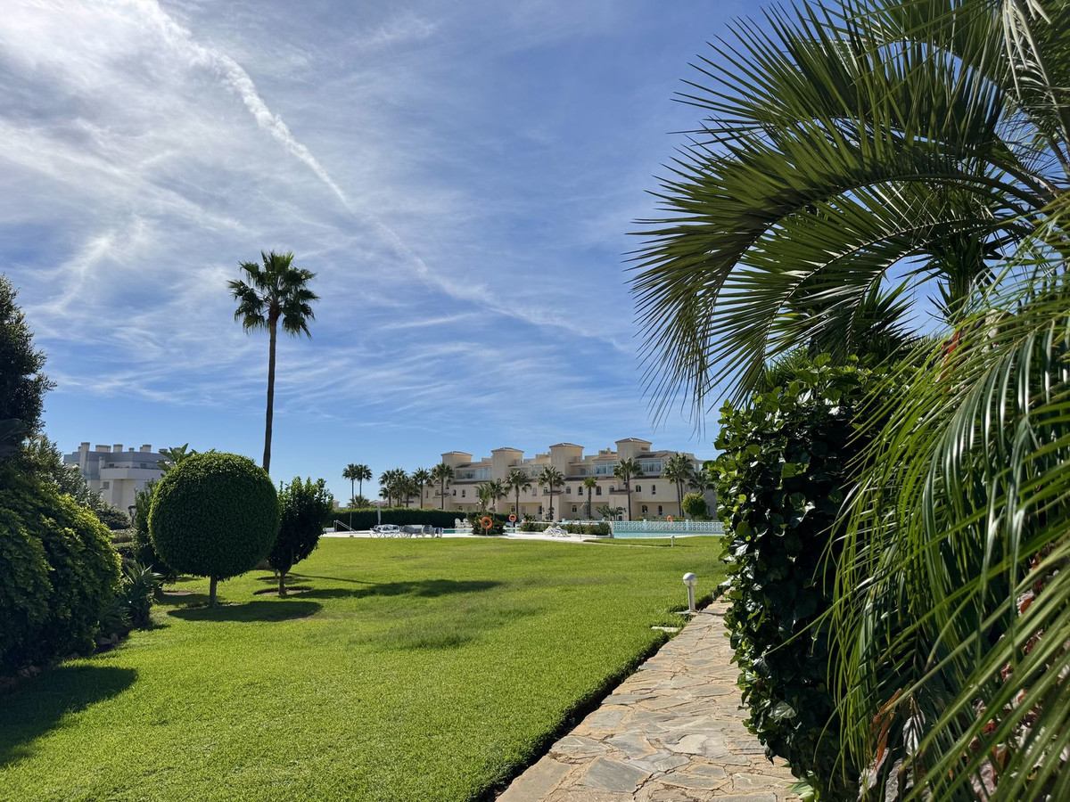 Te koop Middle Floor Apartment Costa Del Sol El Chaparral € 350.000,-