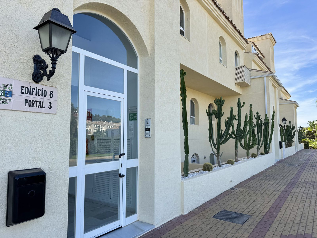 Te koop Middle Floor Apartment Costa Del Sol El Chaparral € 350.000,-