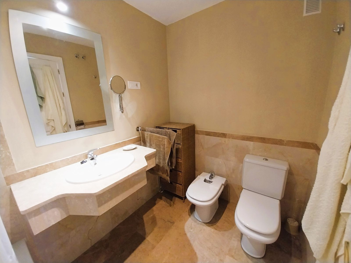 Te koop Middle Floor Apartment Costa Del Sol Calahonda € 730.000,-