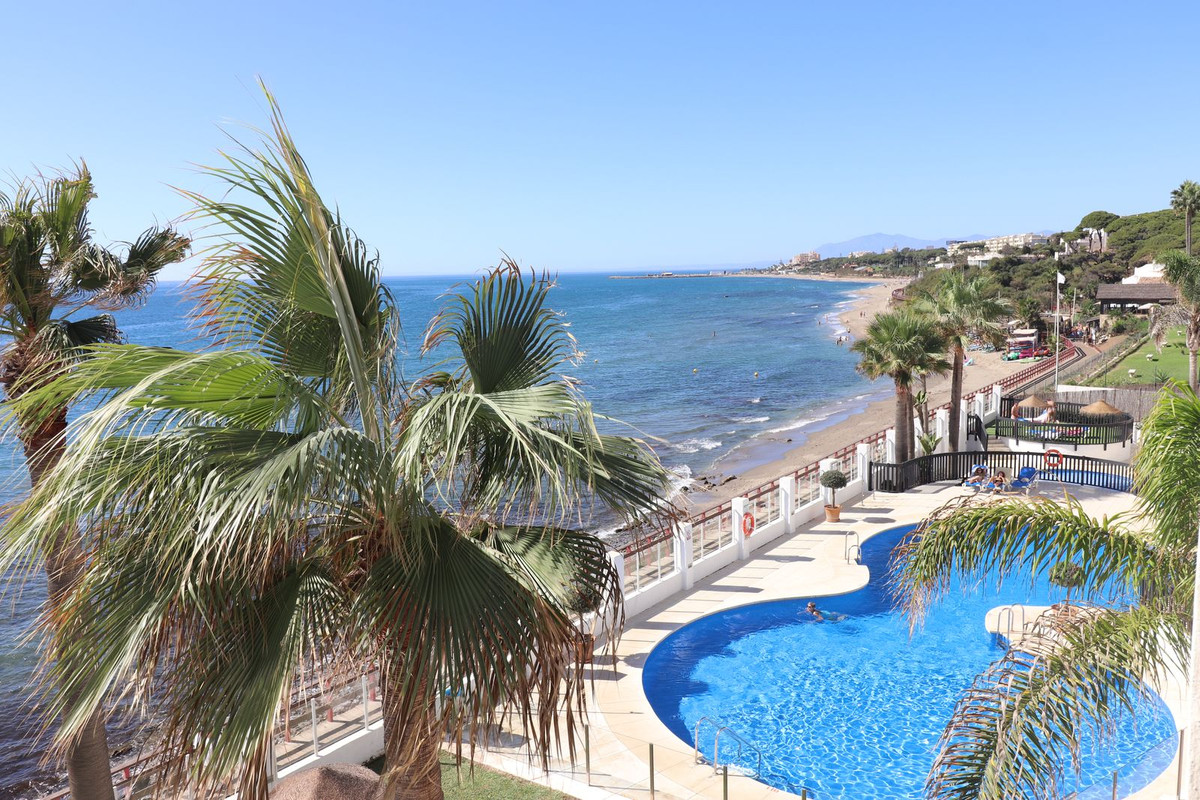 Te koop Middle Floor Apartment Costa Del Sol Calahonda € 730.000,-