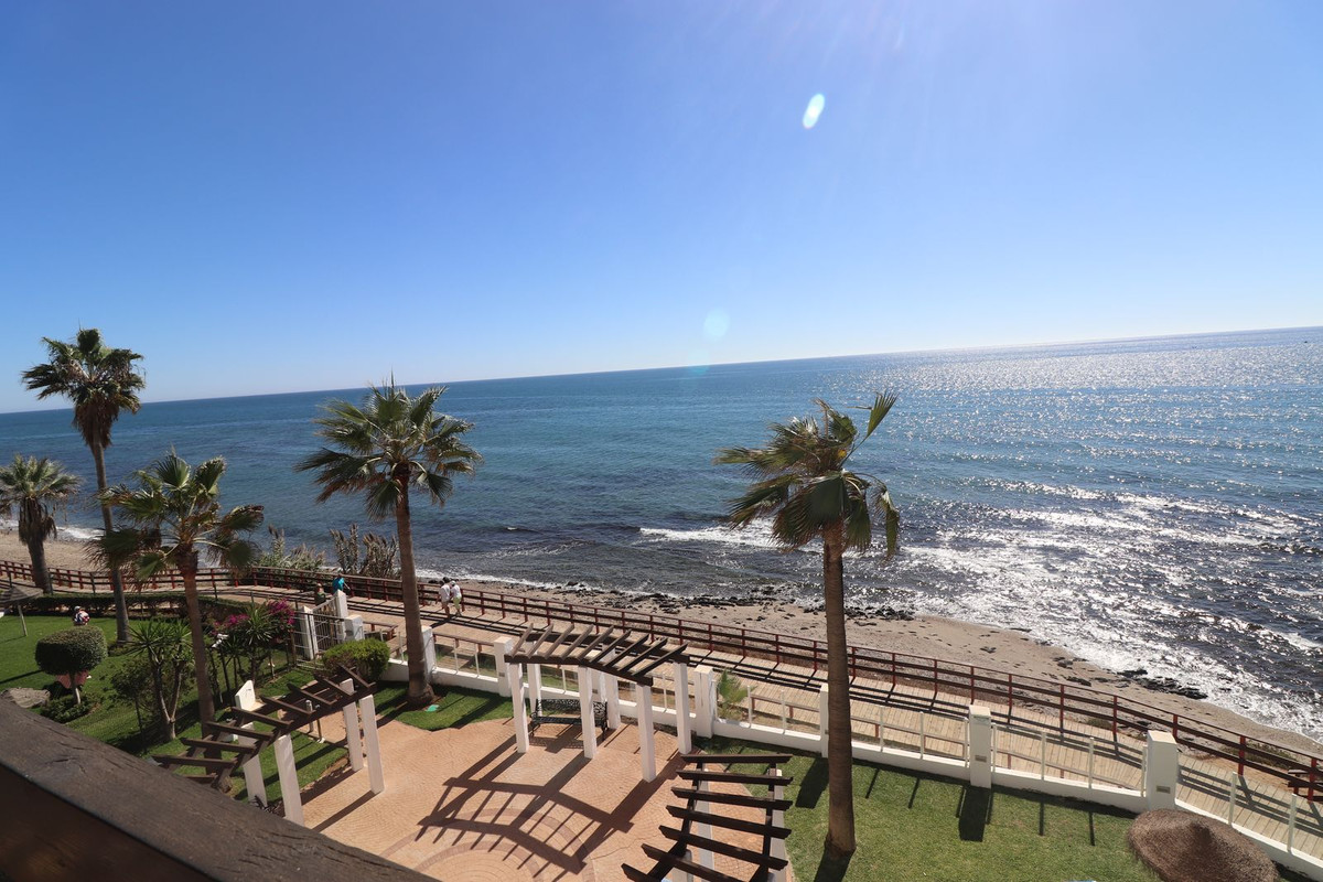 Te koop Middle Floor Apartment Costa Del Sol Calahonda € 730.000,-