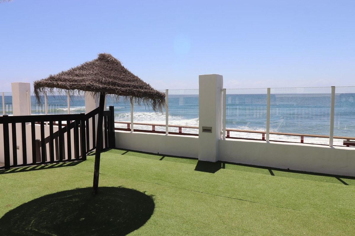 Te koop Middle Floor Apartment Costa Del Sol Calahonda € 730.000,-