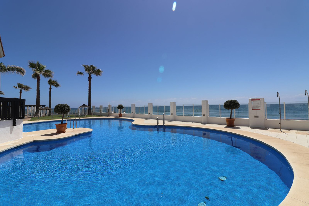 Te koop Middle Floor Apartment Costa Del Sol Calahonda € 730.000,-