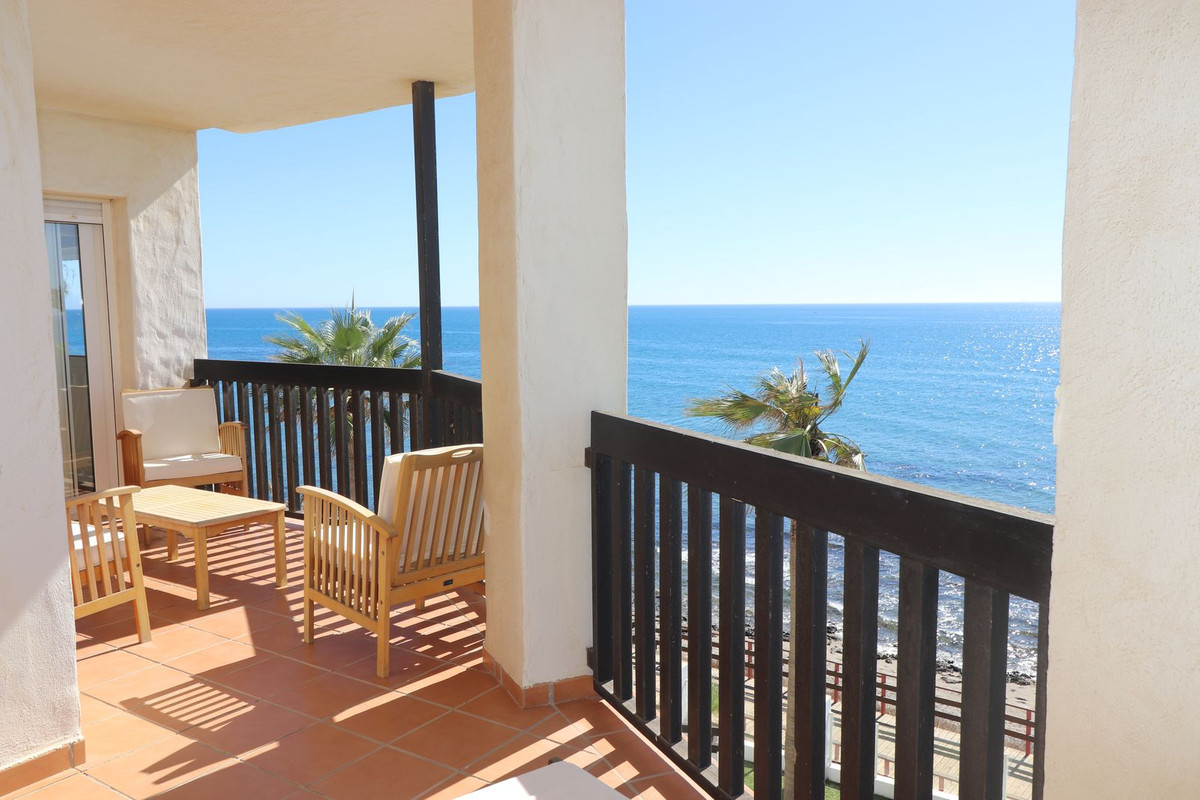 Te koop Middle Floor Apartment Costa Del Sol Calahonda € 730.000,-
