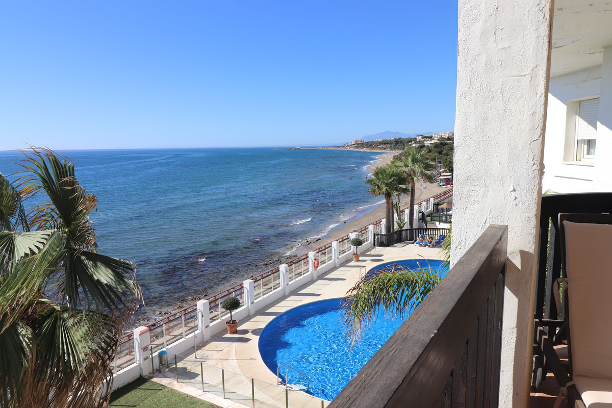Te koop Middle Floor Apartment Costa Del Sol Calahonda € 730.000,-