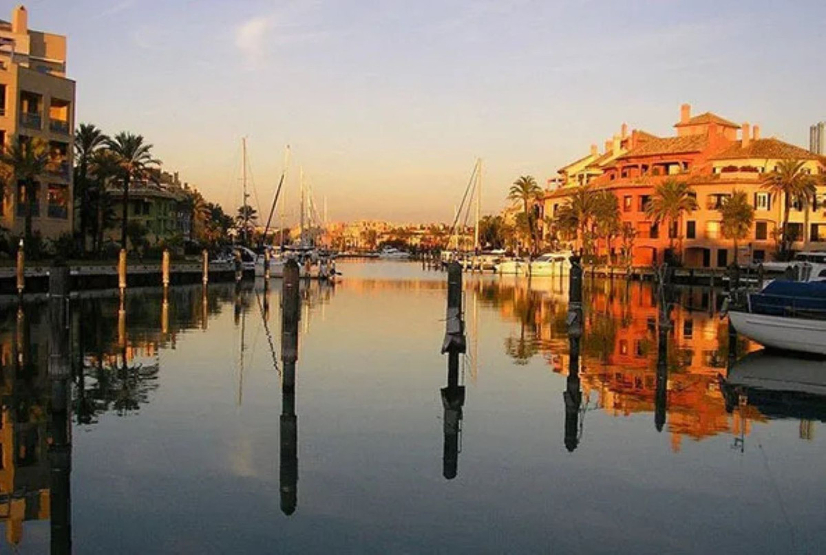 Te koop Gelijkvloers appartement Costa Del Sol La Duquesa € 268.000,-