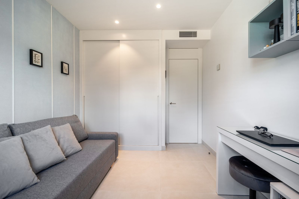 Te koop Middle Floor Apartment Costa Del Sol Fuengirola € 825.000,-