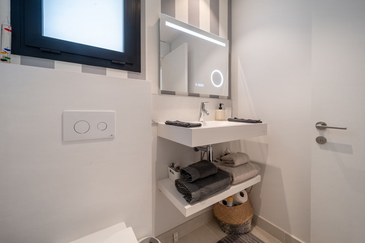 Te koop Middle Floor Apartment Costa Del Sol Fuengirola € 825.000,-