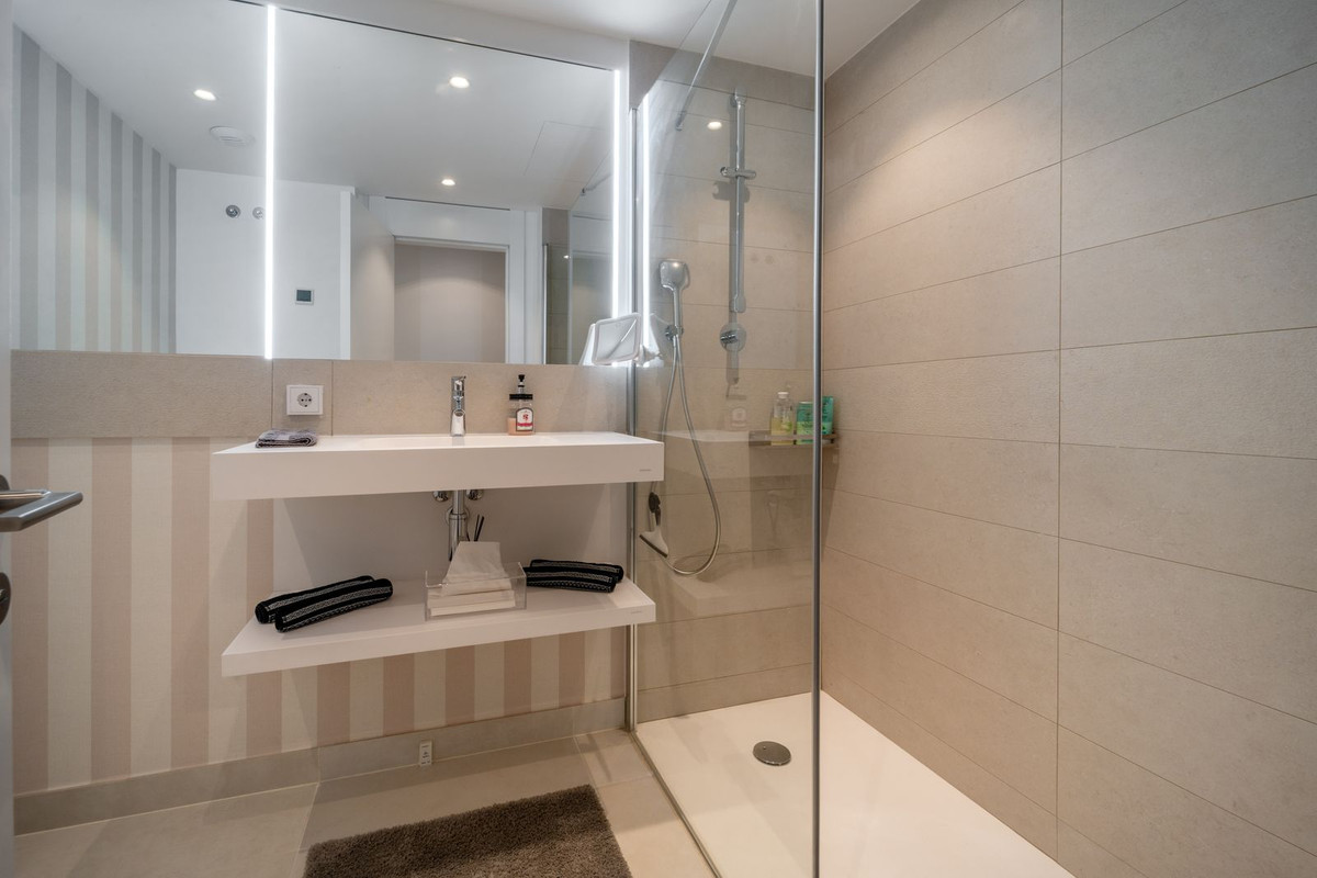 Te koop Middle Floor Apartment Costa Del Sol Fuengirola € 825.000,-