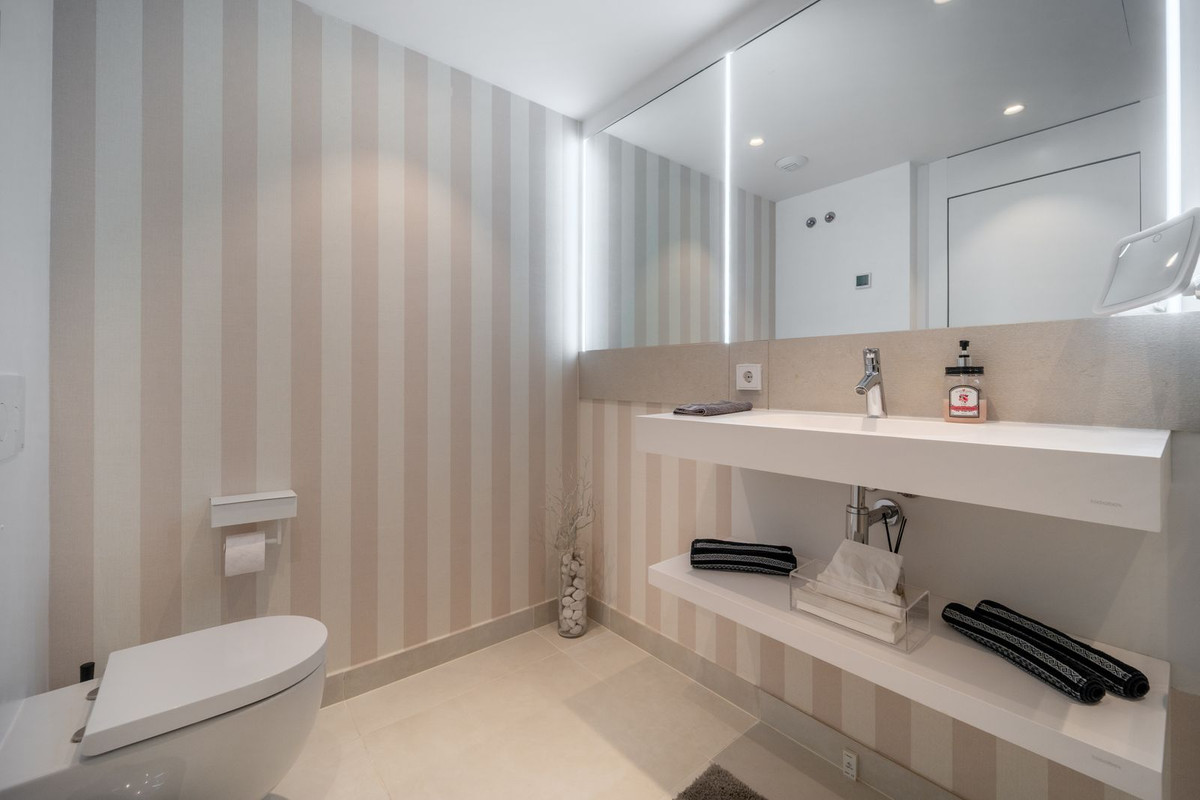 Te koop Middle Floor Apartment Costa Del Sol Fuengirola € 825.000,-