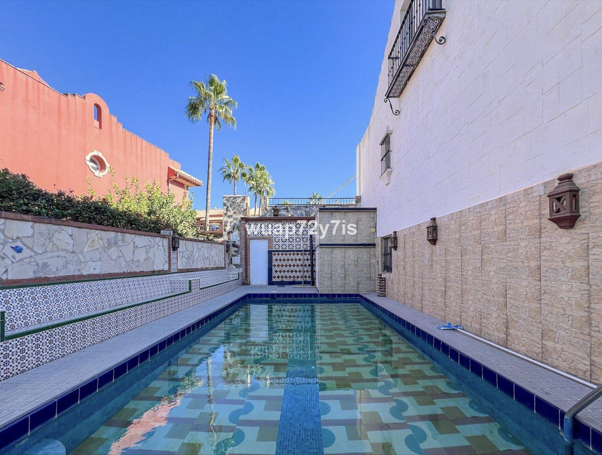 Te koop Herenhuis Costa Del Sol El Paraiso € 675.000,-