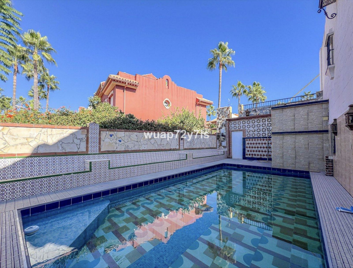 Te koop Herenhuis Costa Del Sol El Paraiso € 675.000,-