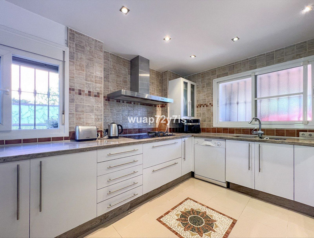 Te koop Herenhuis Costa Del Sol El Paraiso € 675.000,-