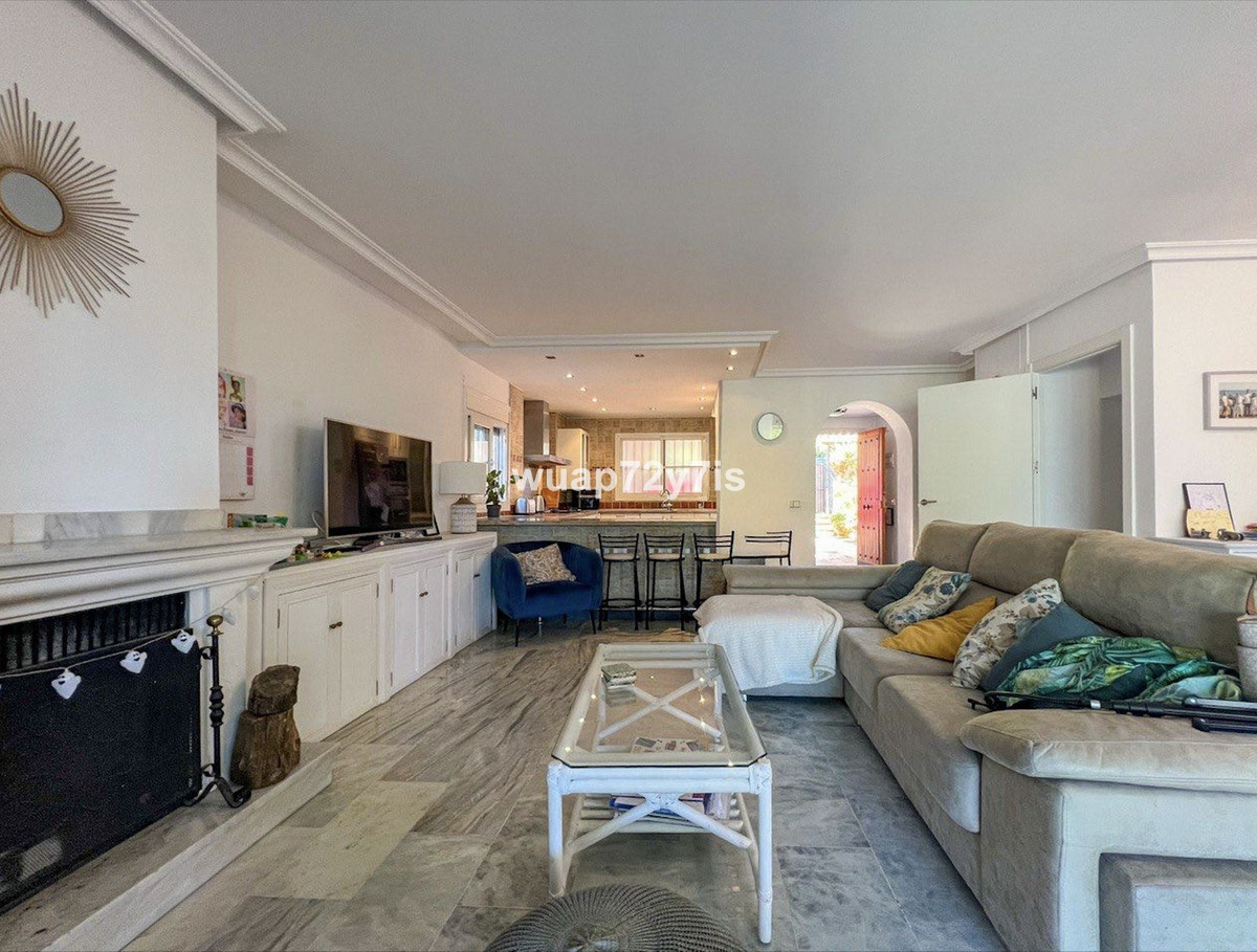 Te koop Herenhuis Costa Del Sol El Paraiso € 675.000,-