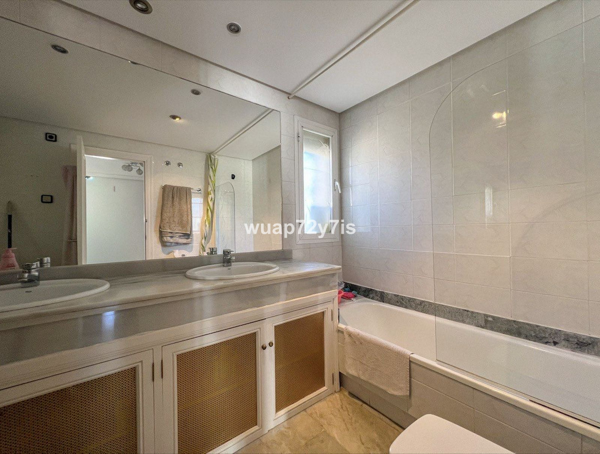 Te koop Herenhuis Costa Del Sol El Paraiso € 675.000,-