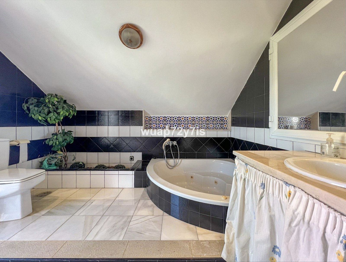 Te koop Herenhuis Costa Del Sol El Paraiso € 675.000,-