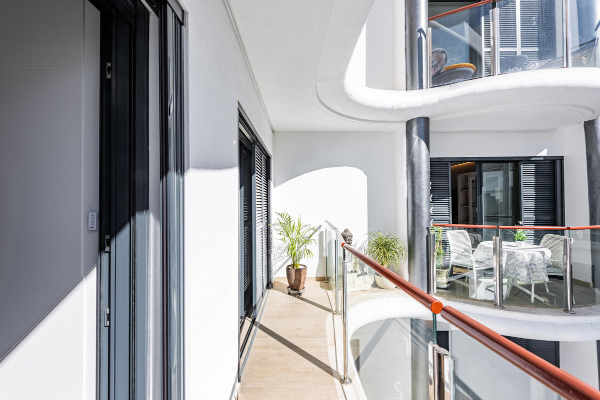 Te koop Middle Floor Apartment Costa Del Sol Estepona € 799.000,-