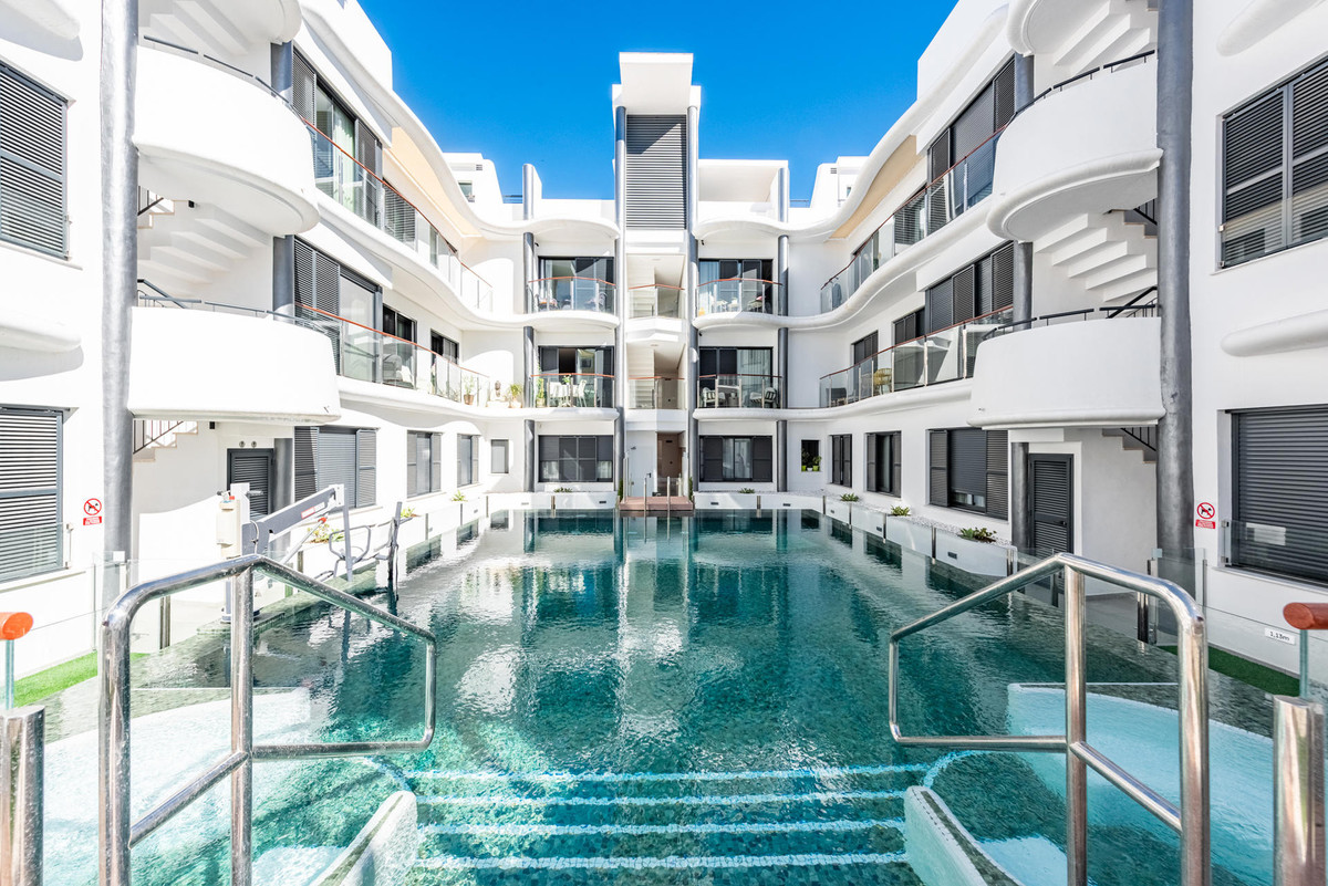 Te koop Middle Floor Apartment Costa Del Sol Estepona € 799.000,-