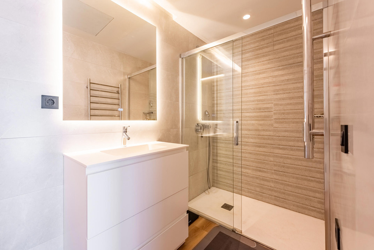 Te koop Middle Floor Apartment Costa Del Sol Estepona € 799.000,-