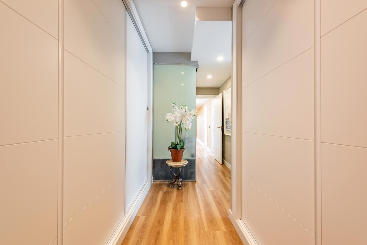 Te koop Middle Floor Apartment Costa Del Sol Estepona € 799.000,-