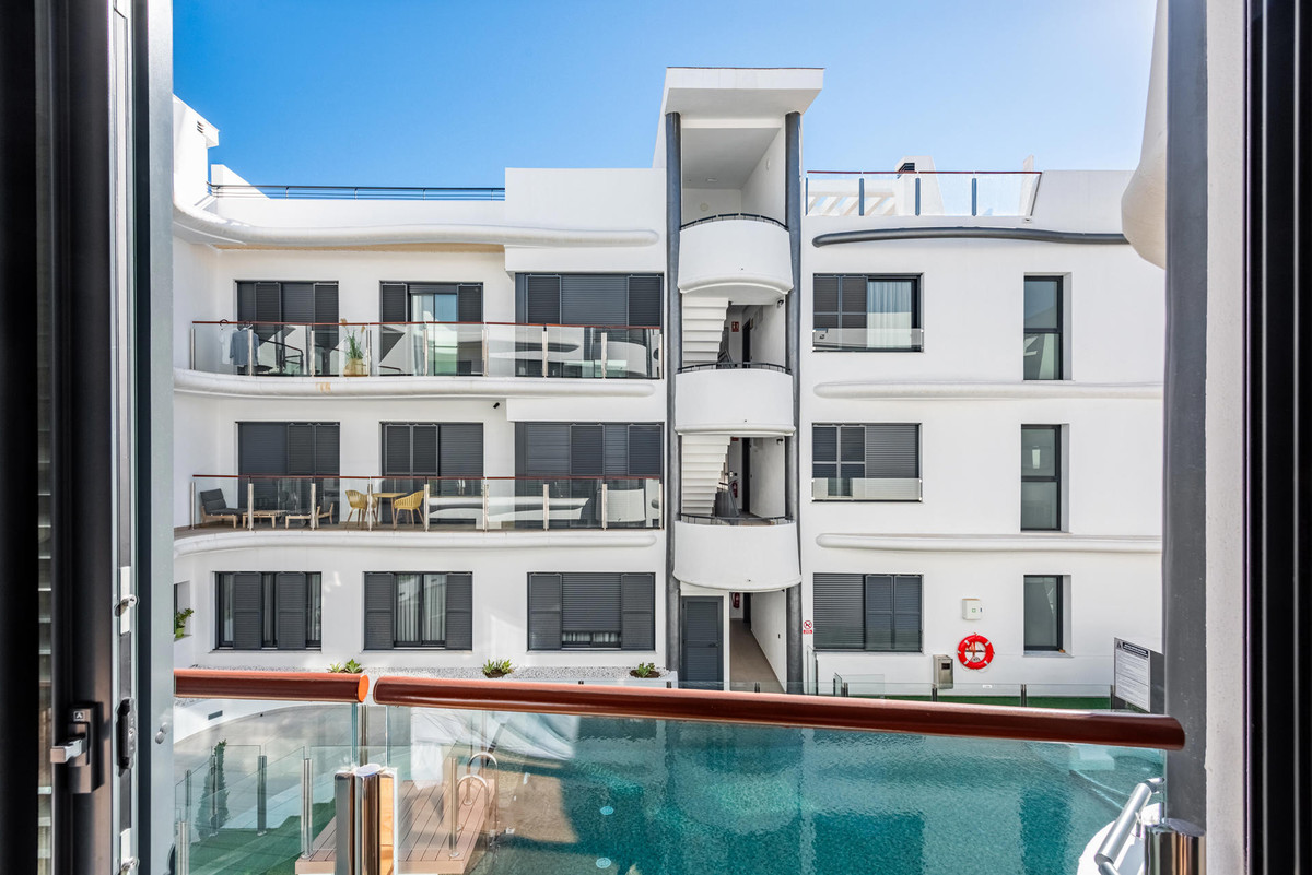 Te koop Middle Floor Apartment Costa Del Sol Estepona € 799.000,-