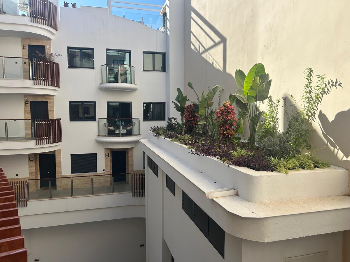 Te koop Middle Floor Apartment Costa Del Sol Estepona € 799.000,-