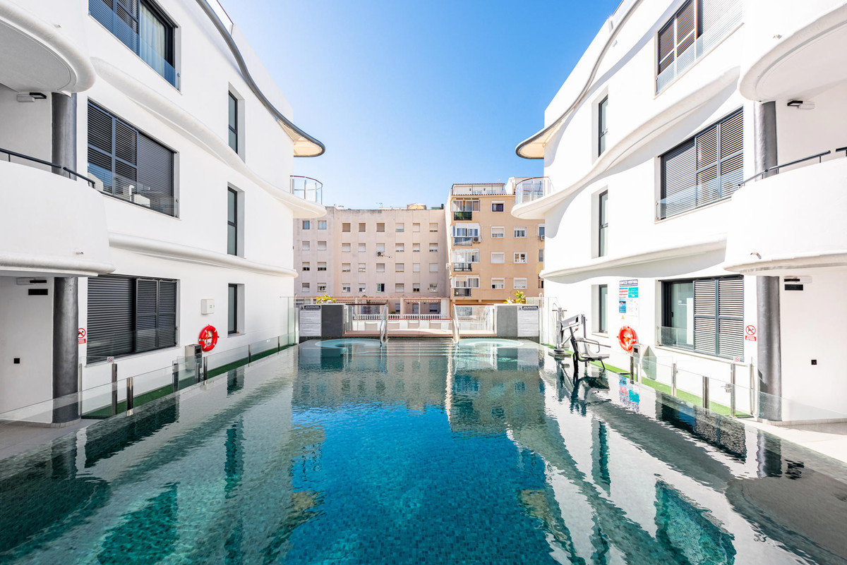 Te koop Middle Floor Apartment Costa Del Sol Estepona € 799.000,-