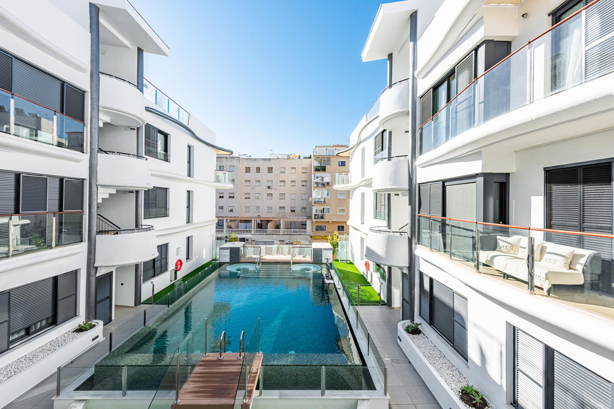 Te koop Middle Floor Apartment Costa Del Sol Estepona € 799.000,-