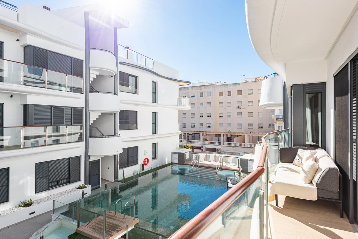 Te koop Middle Floor Apartment Costa Del Sol Estepona € 799.000,-